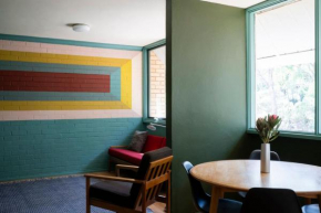 Sun filled 1BR APT 2 mins to Legacy Park